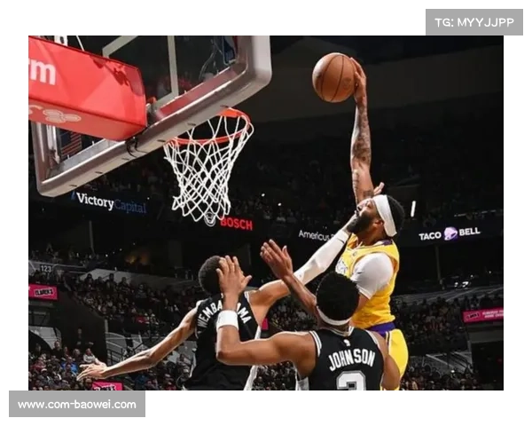 文班亚马防守基本盘稳固,进攻进步助球队提升 文班亚马防守基本盘稳固,进攻进步助球队提升