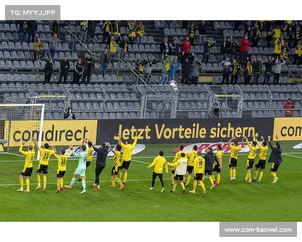 多特大巴因威斯特法伦礼堂演唱会交通拥堵，比赛推迟15分钟开始